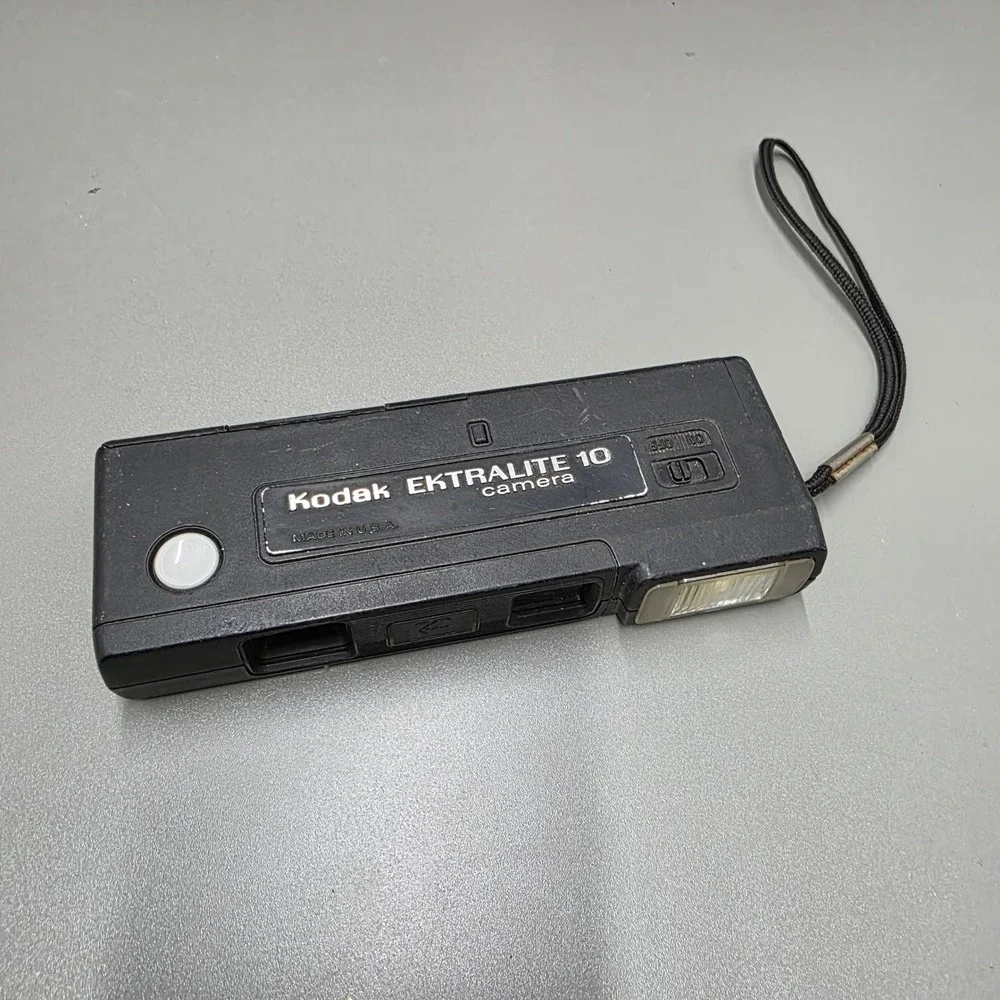 Kodak Ektralite 10 Vintage 110 Film Pocket Camera Black Untested for Parts